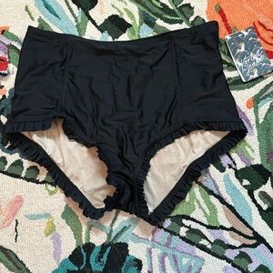NWT Kortni Jeane ruffle bottom